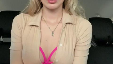 Dami - horny babe really wanted to play with her wet pussy in public 💕  (ret...