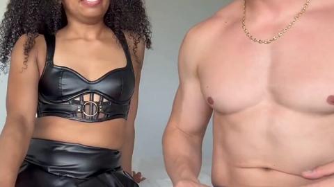 PURE PLEASURE VIDEO - مولع زبي وبدي حدا يفشخني ويحطو على بزازي 🍆🔥 حمل هذه التطبيق و تع نفرك...
