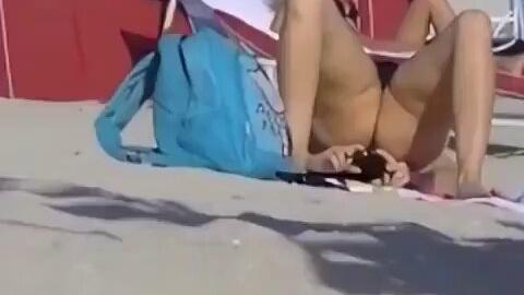 Come on Beach 🏖️ - Chudai 😋  Tired of watch video？ 💧😫 Download the app and let the girls...