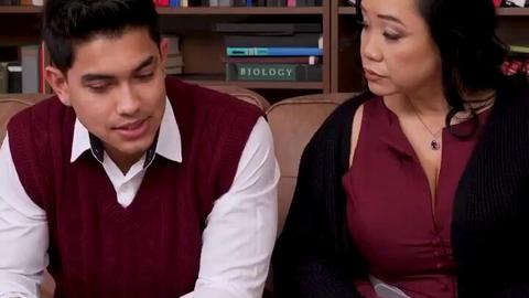 FAMILY PORN - "تبي تجلـ.ـحْ مع بنات تعال وحمل تطبيق ذا👇🏻👇🏻 وشوف البنات الي فيه وترا...