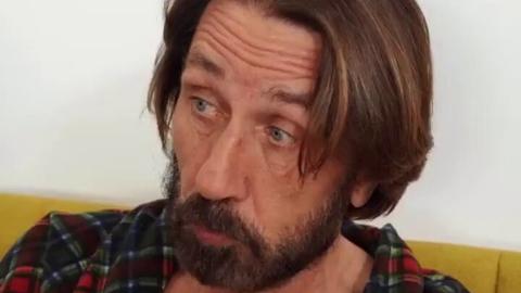 FAMILY PORN - "تبي تجلـ.ـحْ مع بنات تعال وحمل تطبيق ذا👇🏻👇🏻 وشوف البنات الي فيه وترا...
