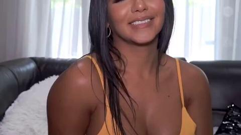 FAMILY PORN - "تبي تجلـ.ـحْ مع بنات تعال وحمل تطبيق ذا👇🏻👇🏻 وشوف البنات الي فيه وترا...