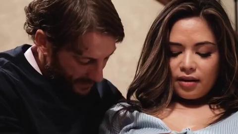FAMILY PORN - "تبي تجلـ.ـحْ مع بنات تعال وحمل تطبيق ذا👇🏻👇🏻 وشوف البنات الي فيه وترا...