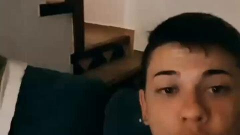 💦🔞Placer 365 Days 💦🔞 - Mis amigos y yo nos follamos a la hija del policía que vive en el bar...