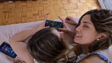 three some - "تبي تجلـ.ـحْ مع بنات تعال وحمل تطبيق ذا👇🏻👇🏻 وشوف البنات الي فيه وترا...