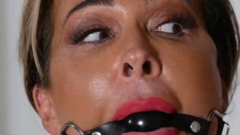 MrNice - This 1on1 is insanely hot!! She is a fucking hot milf with everything...